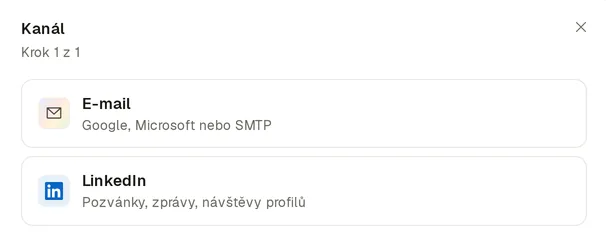 Okno Připojit účet v HypeLeadu, výběr kanálu: E-mail přes Google, Microsoft nebo SMTP, nebo LinkedIn s pozvánkami, zprávami a návštěvami profilů